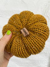 Load image into Gallery viewer, PRE-ORDER Knitted Puimcíní