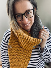 Load image into Gallery viewer, The Clúdach-Handknit super chunky scarf