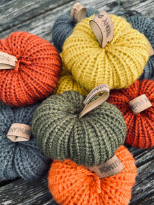 PRE-ORDER Three teeny puimcíní