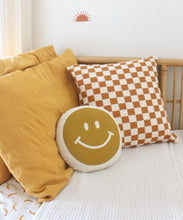 Load image into Gallery viewer, Smiley accent pillows