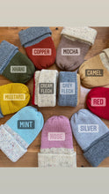 Load image into Gallery viewer, Cas Timpeall Reversible hata for teens and adults