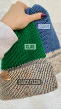 Load image into Gallery viewer, Cas Timpeall Reversible hata for teens and adults